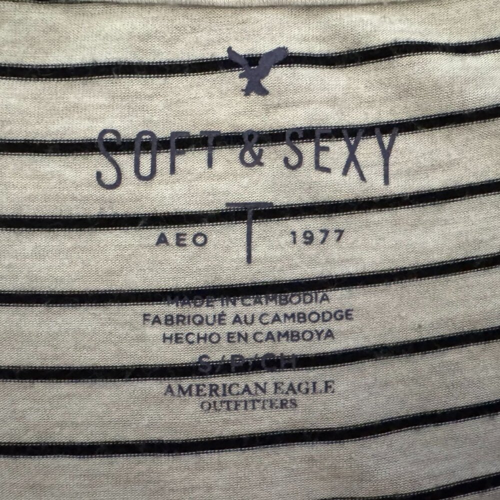 American Eagle Black & White Striped Women's Long Sleeve Tee - Picture 2 of 4